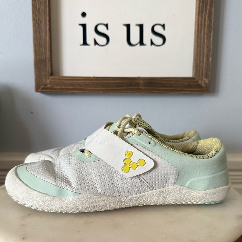 Vivobarefoot minimalist training shoes sneakers 
Eur size 35 / Youth 3